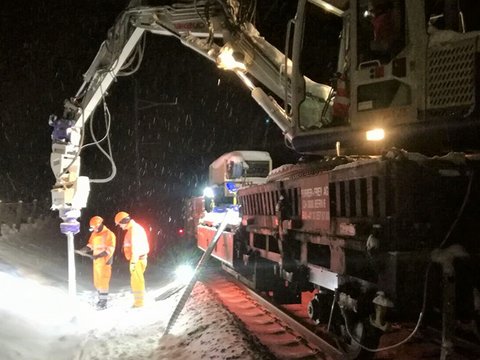 Einbau bei Nacht und Frost direkt ab Bahnwagen der SOB