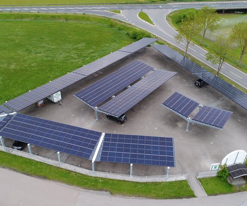 Un carport solaire construit efficacement